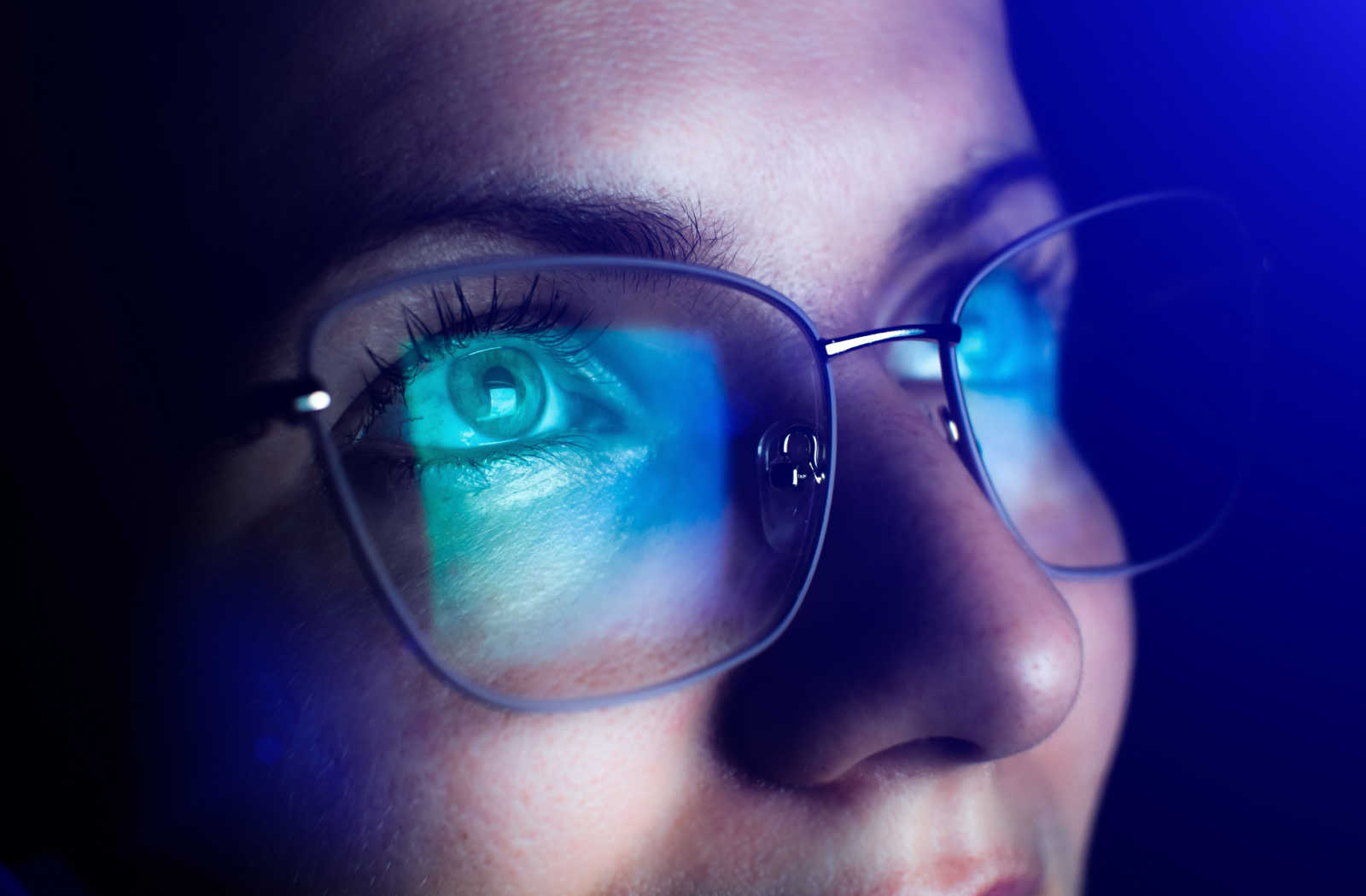 Blue Cut Lense চোখের জন্য কতটা উপকারী